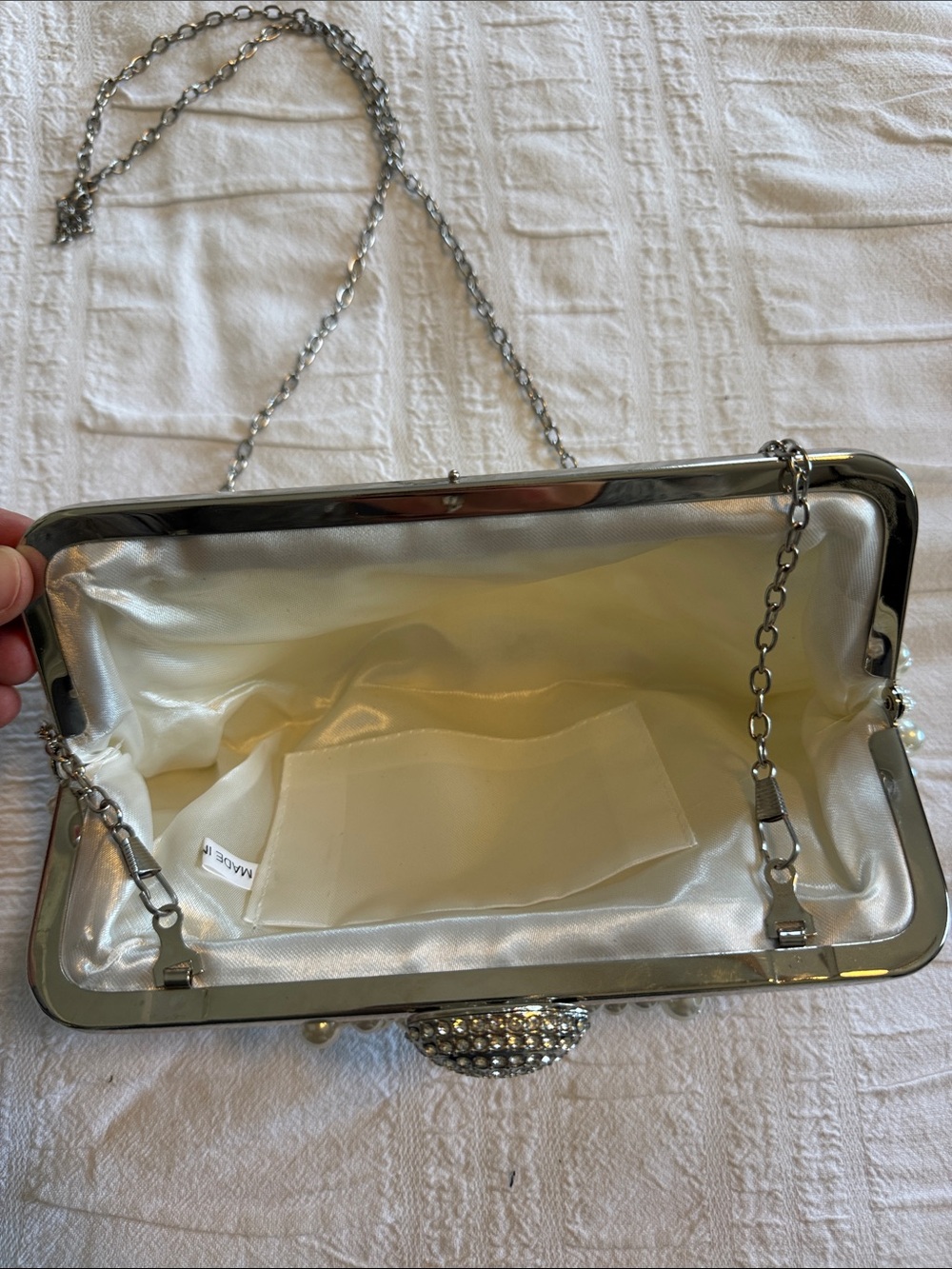 Pearl-Embellished Ivory Evening Clutch with Chain - Picture 2 of 2
